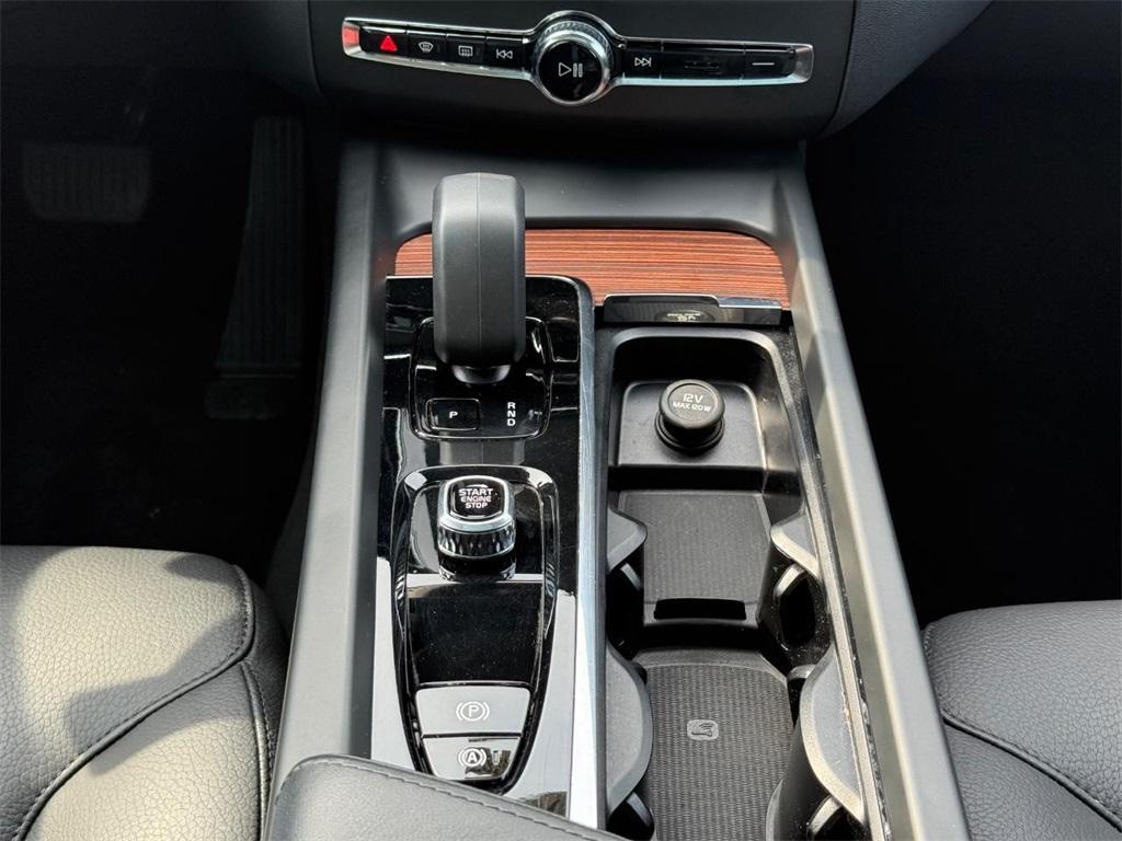 used 2023 Volvo XC60 car, priced at $32,872