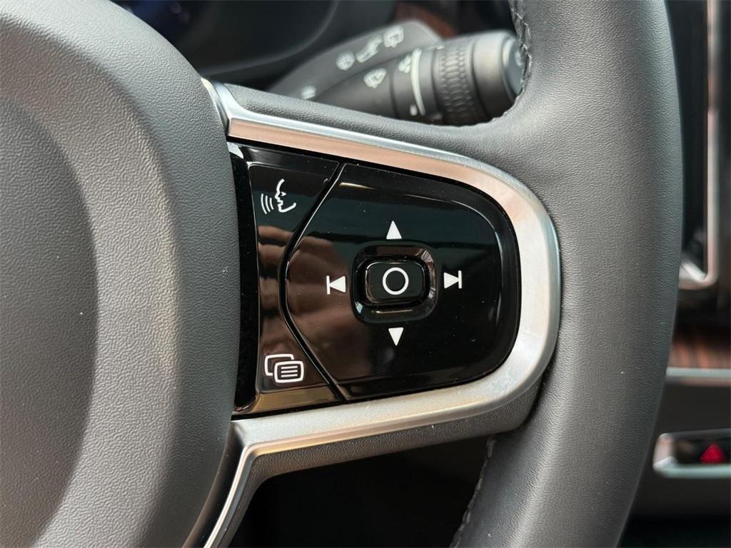 used 2023 Volvo XC60 car, priced at $32,872