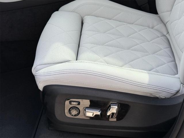 new 2025 BMW X7 car, priced at $96,925