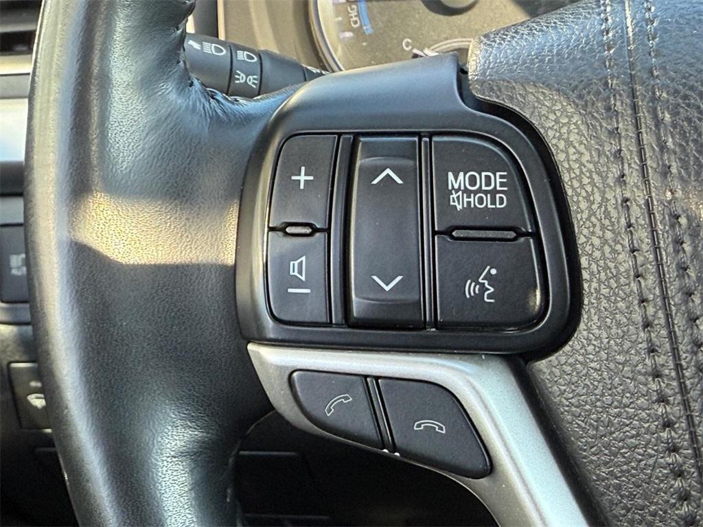 used 2018 Toyota Highlander Hybrid car, priced at $28,999