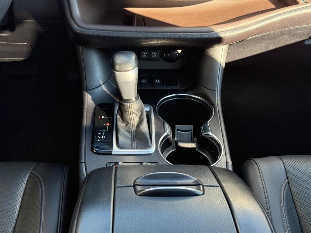used 2018 Toyota Highlander Hybrid car, priced at $28,999
