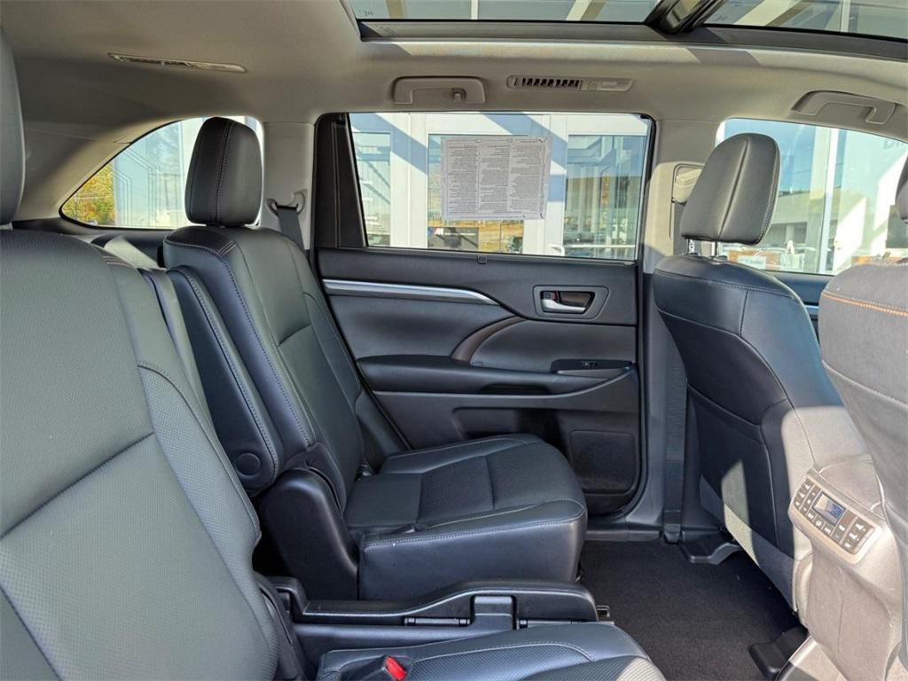 used 2018 Toyota Highlander Hybrid car, priced at $28,999