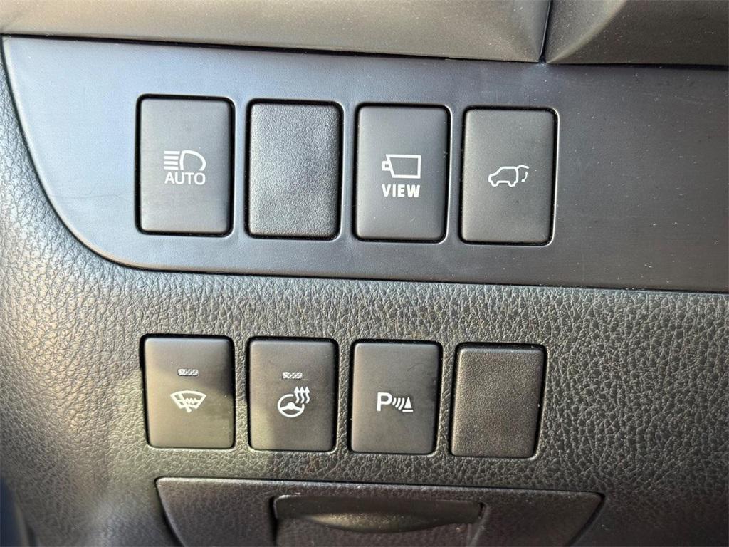 used 2018 Toyota Highlander Hybrid car, priced at $28,999