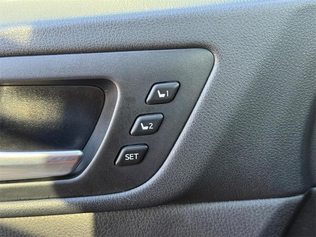 used 2018 Toyota Highlander Hybrid car, priced at $28,999