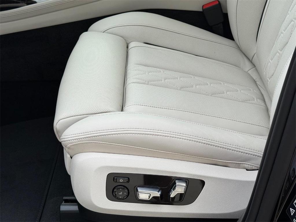 new 2026 BMW X7 car, priced at $121,575