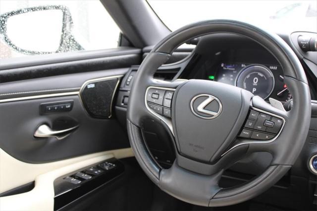 used 2022 Lexus ES 300h car, priced at $37,500