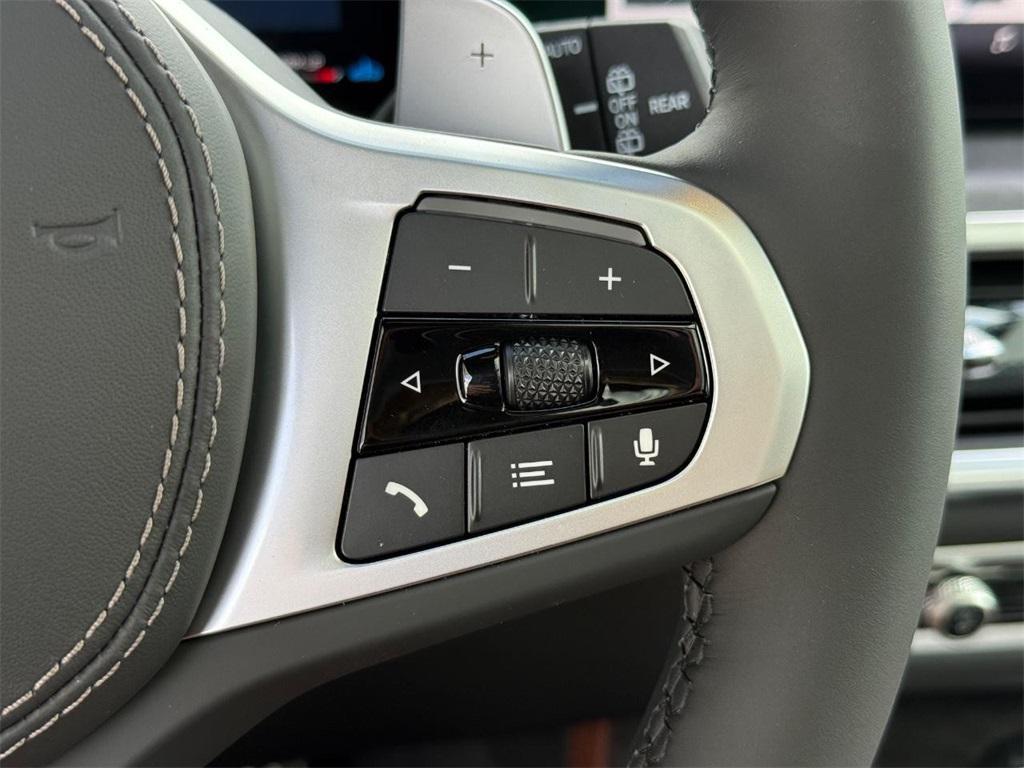 new 2026 BMW X7 car, priced at $102,475