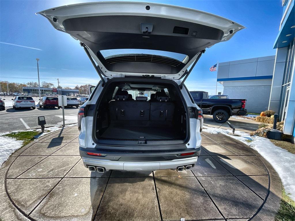 new 2026 Chevrolet Traverse car, priced at $50,815