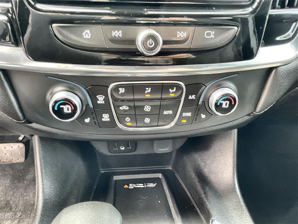 used 2022 Chevrolet Traverse car, priced at $24,396