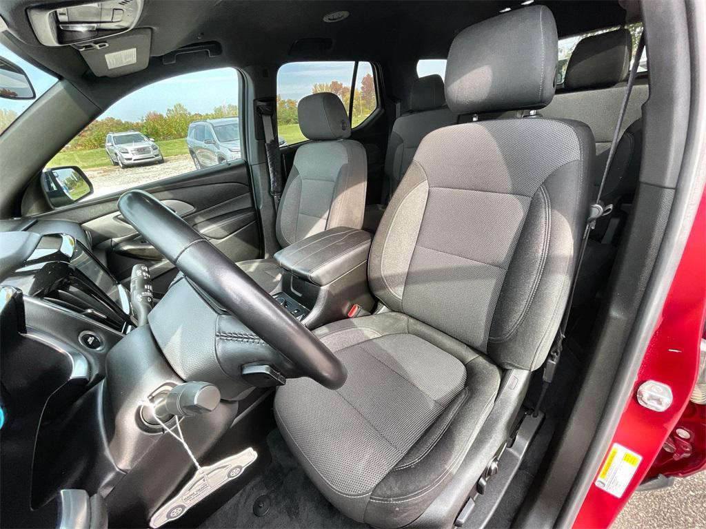 used 2022 Chevrolet Traverse car, priced at $24,396