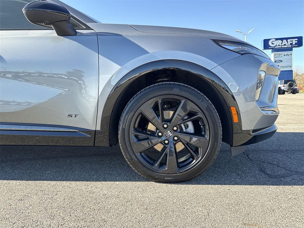 used 2024 Buick Envision car, priced at $28,944