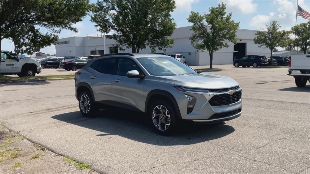 new 2025 Chevrolet Trax car, priced at $22,702