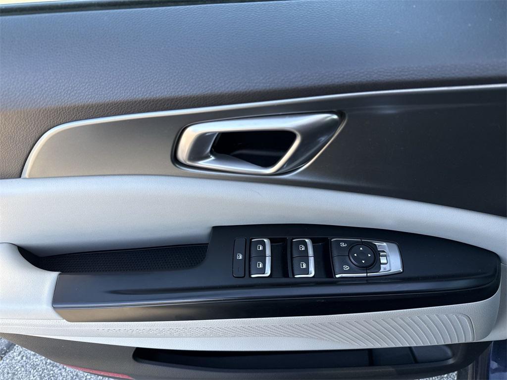 used 2023 Kia Carnival car, priced at $28,599