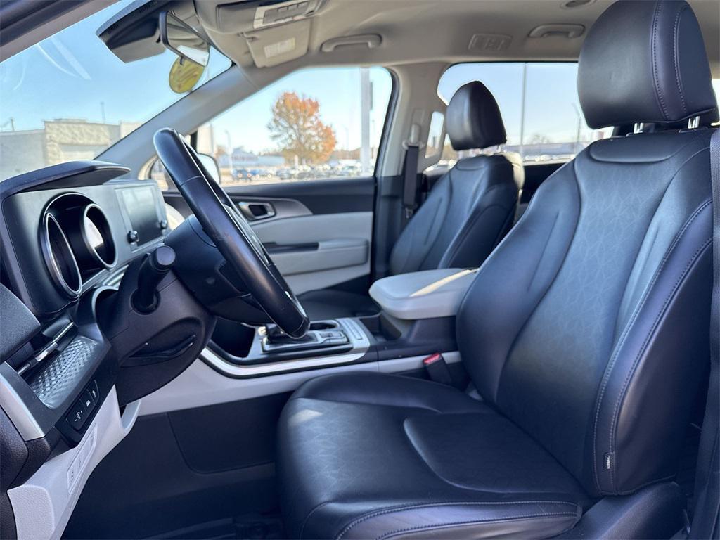 used 2023 Kia Carnival car, priced at $28,599