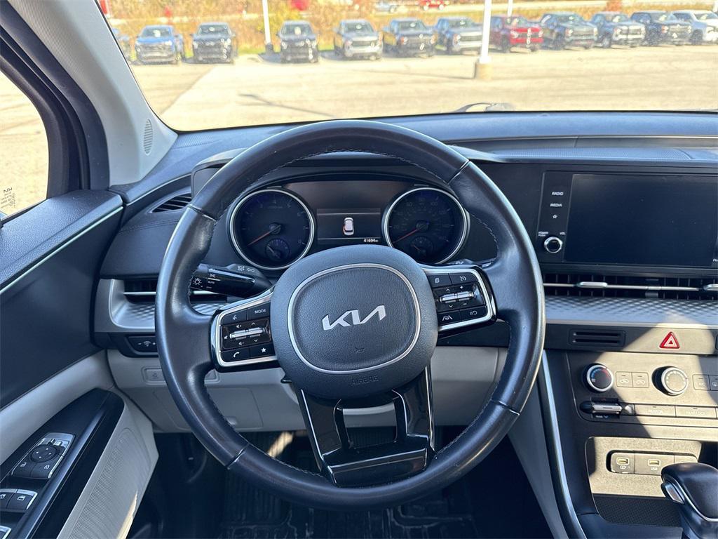 used 2023 Kia Carnival car, priced at $28,599