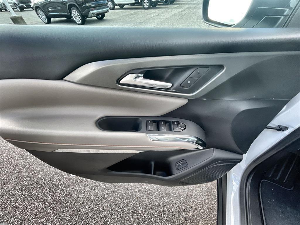 new 2026 Chevrolet Traverse car, priced at $41,557