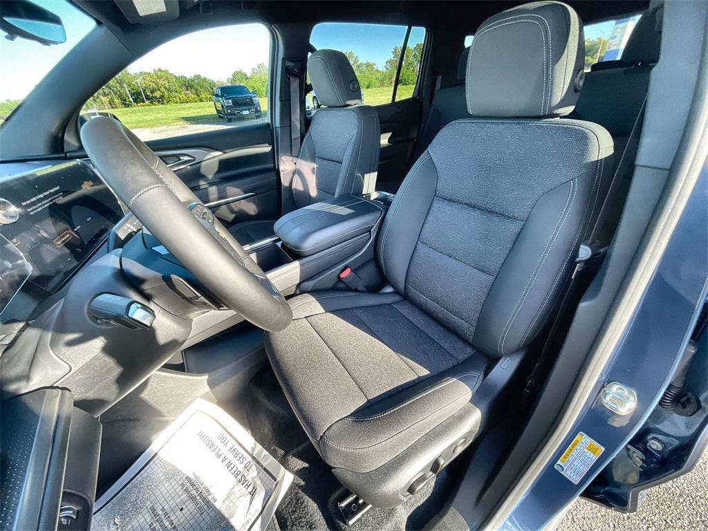 new 2026 Chevrolet Traverse car, priced at $44,141