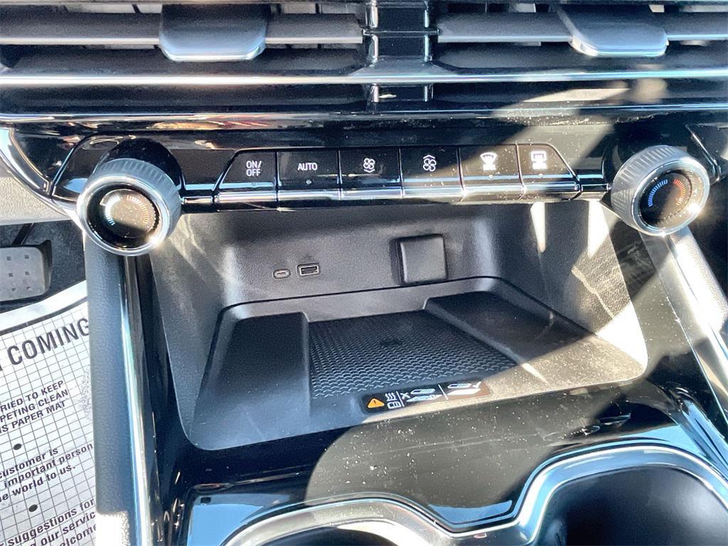 new 2026 Chevrolet Traverse car, priced at $44,141