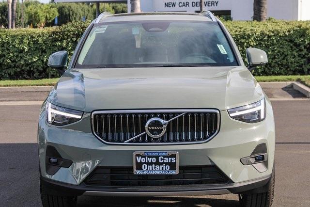 new 2025 Volvo XC40 car, priced at $49,009