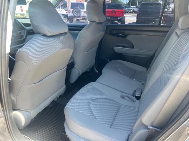 used 2022 Toyota Highlander car, priced at $32,900