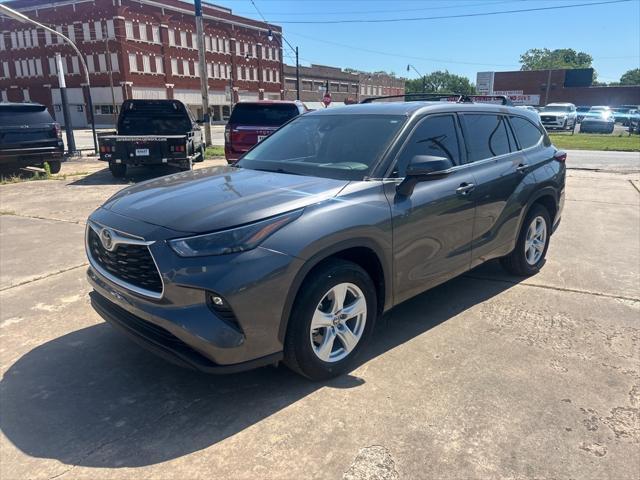 used 2022 Toyota Highlander car, priced at $32,900