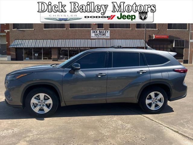 used 2022 Toyota Highlander car, priced at $32,900