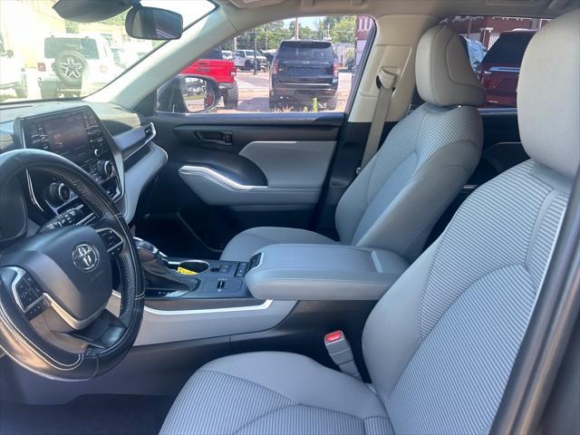 used 2022 Toyota Highlander car, priced at $32,900