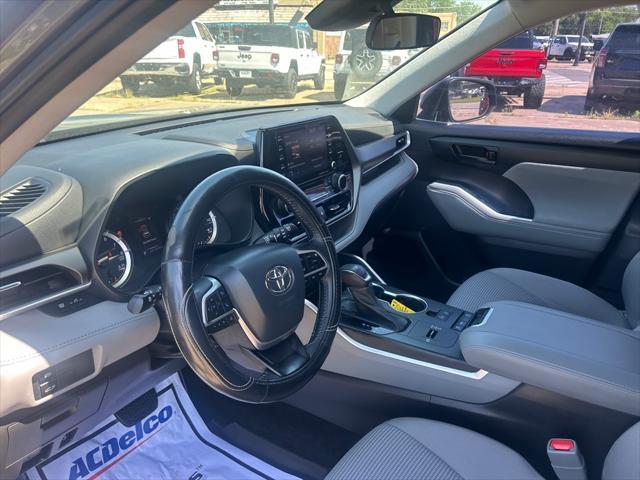 used 2022 Toyota Highlander car, priced at $32,900