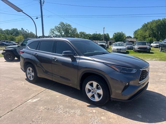 used 2022 Toyota Highlander car, priced at $32,900