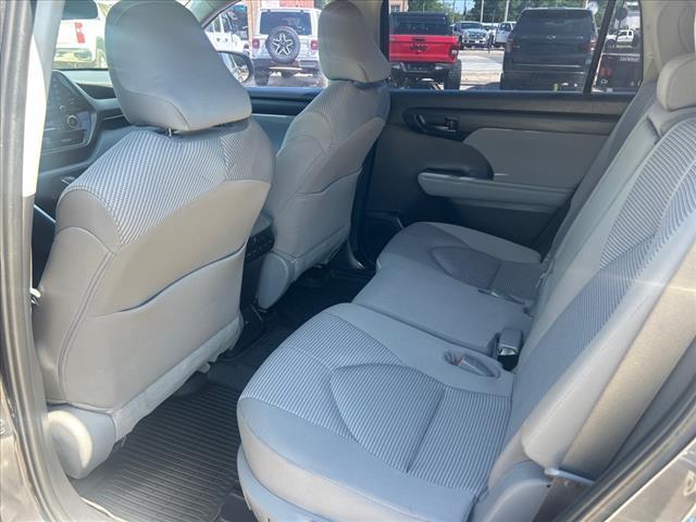 used 2022 Toyota Highlander car, priced at $32,400