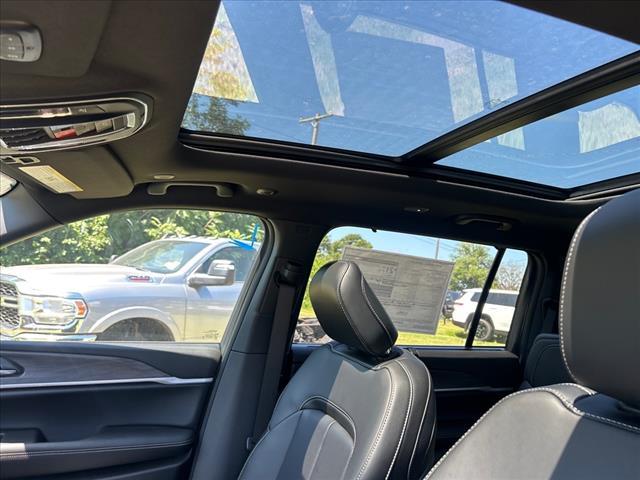 new 2025 Jeep Grand Cherokee L car