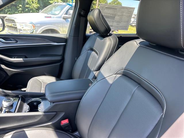 new 2025 Jeep Grand Cherokee L car