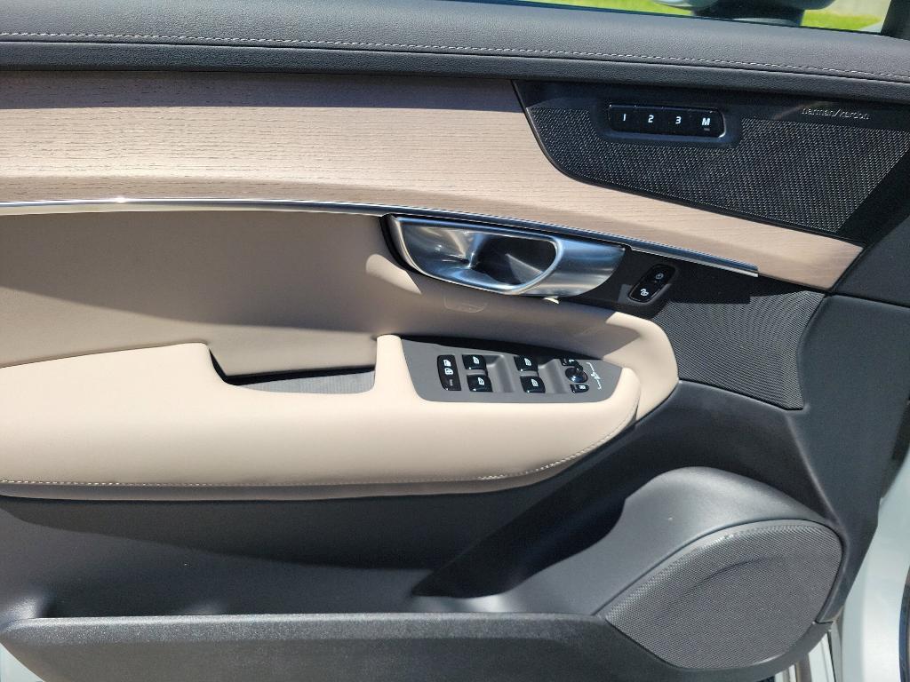 new 2025 Volvo XC90 Plug-In Hybrid car, priced at $78,805