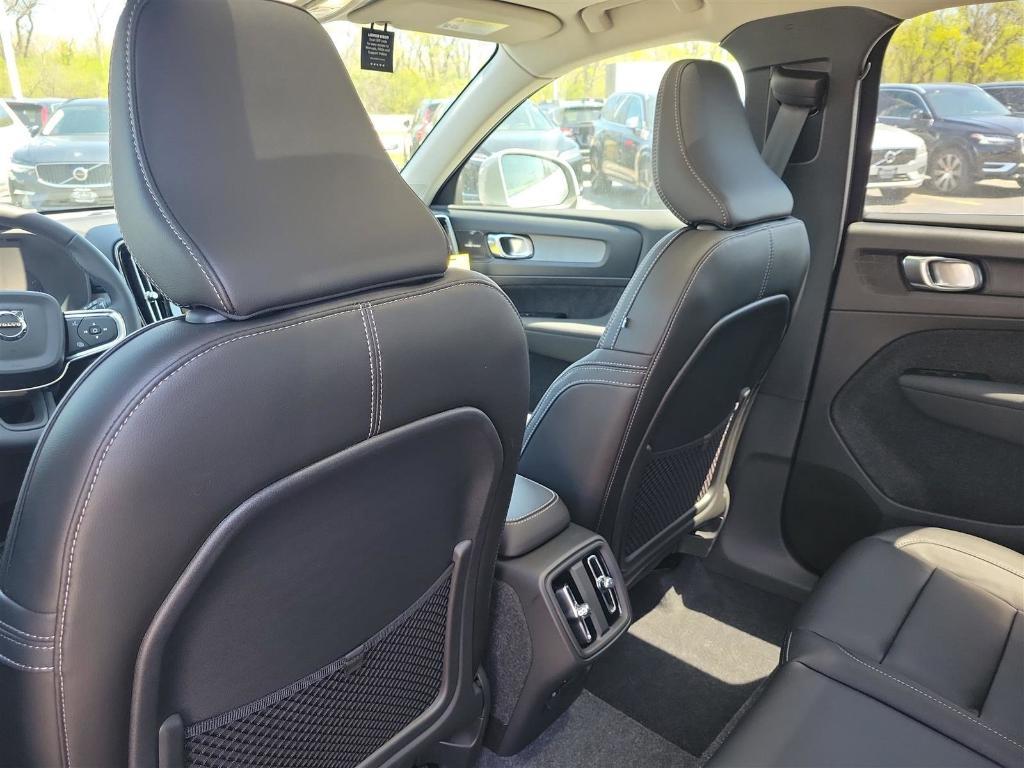 new 2025 Volvo XC40 car, priced at $52,015