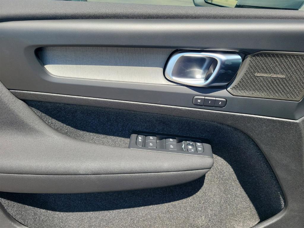 new 2025 Volvo XC40 car, priced at $52,015