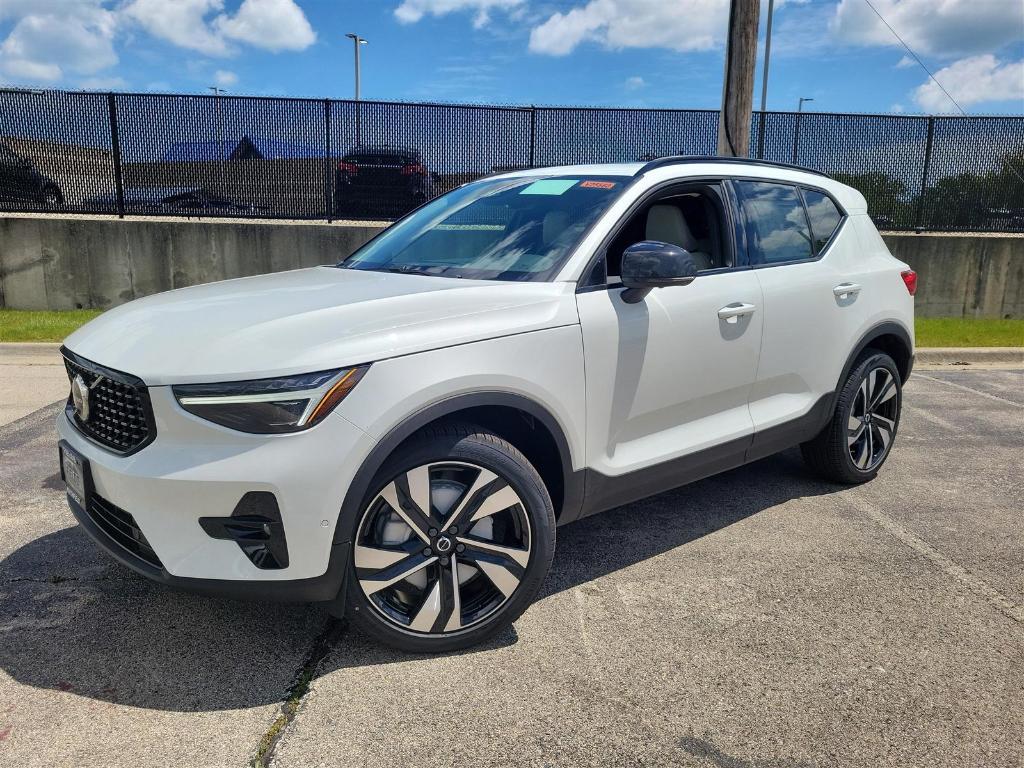 new 2025 Volvo XC40 car, priced at $49,810