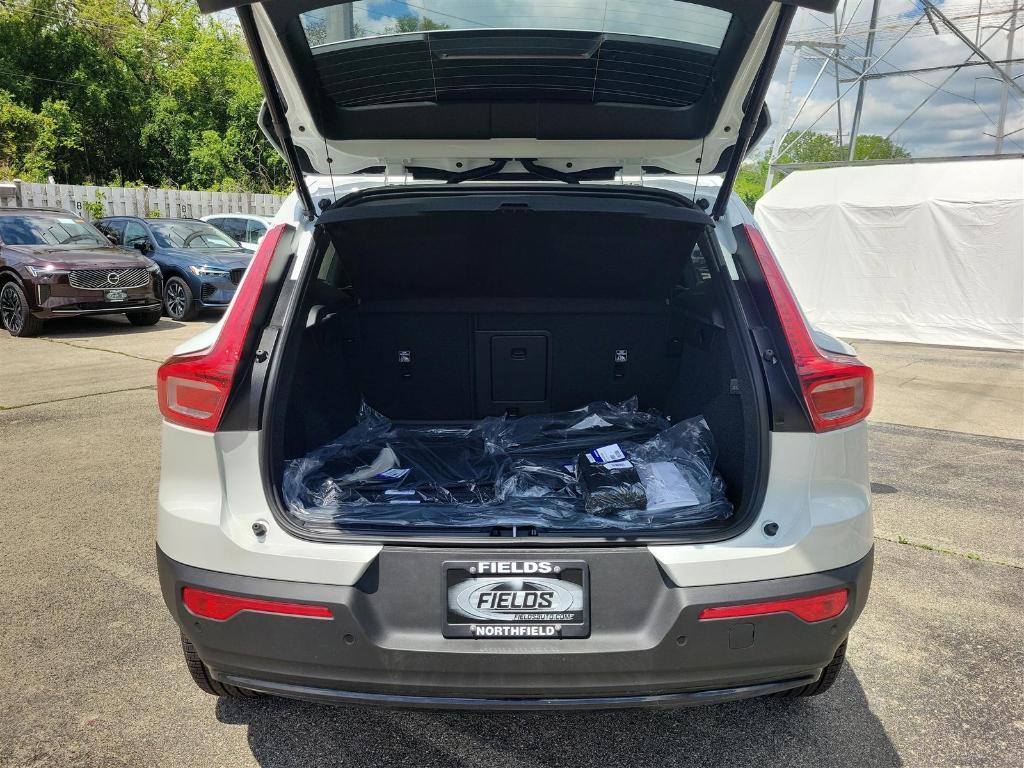 new 2025 Volvo XC40 car, priced at $49,810