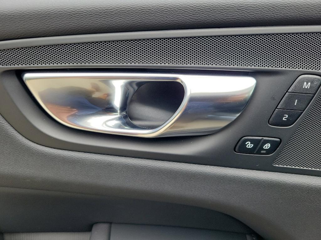 new 2025 Volvo XC60 car, priced at $54,560