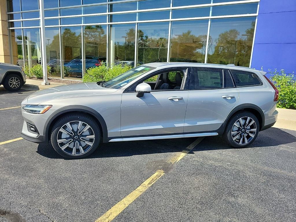 new 2024 Volvo V60 Cross Country car, priced at $59,185