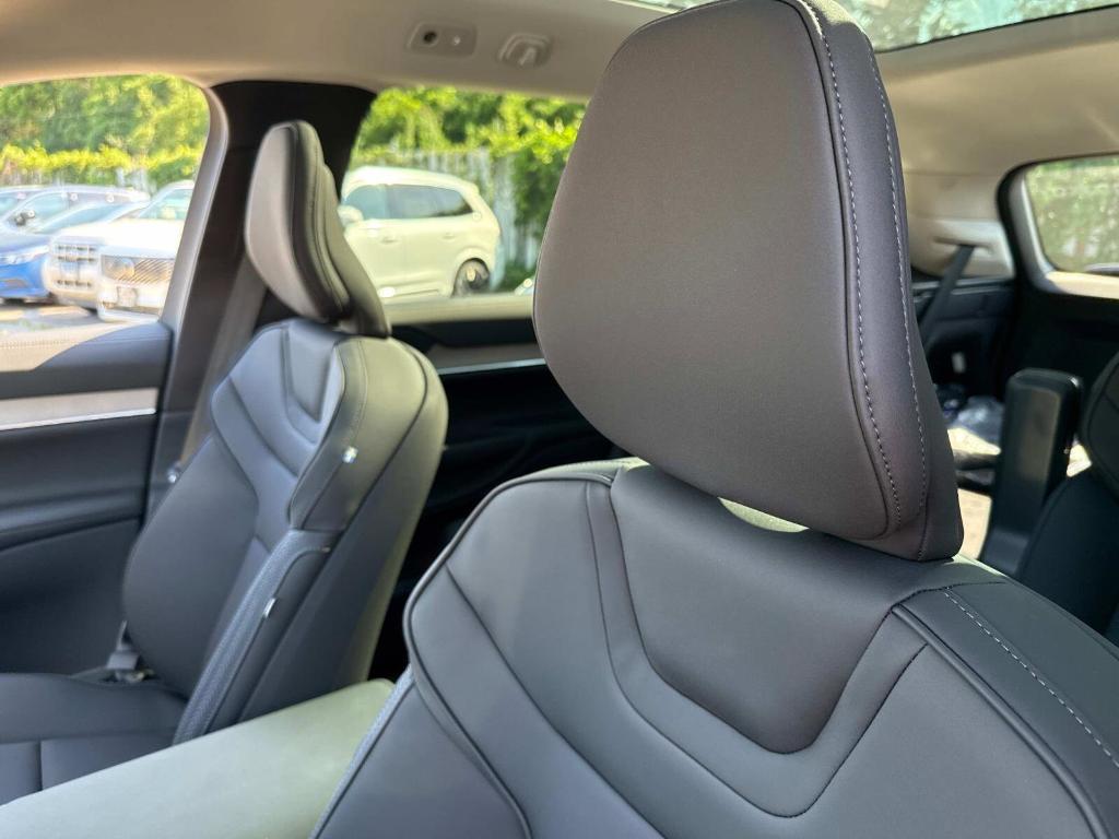 new 2025 Volvo EX90 car, priced at $82,590