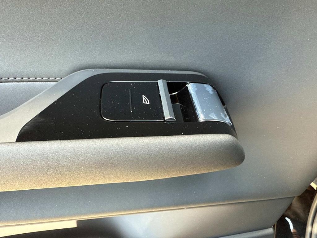 new 2025 Volvo EX90 car, priced at $82,590