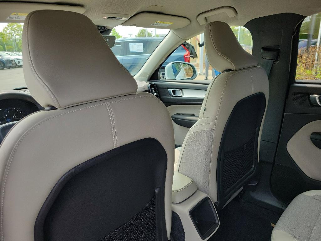 used 2020 Volvo XC40 car, priced at $23,989