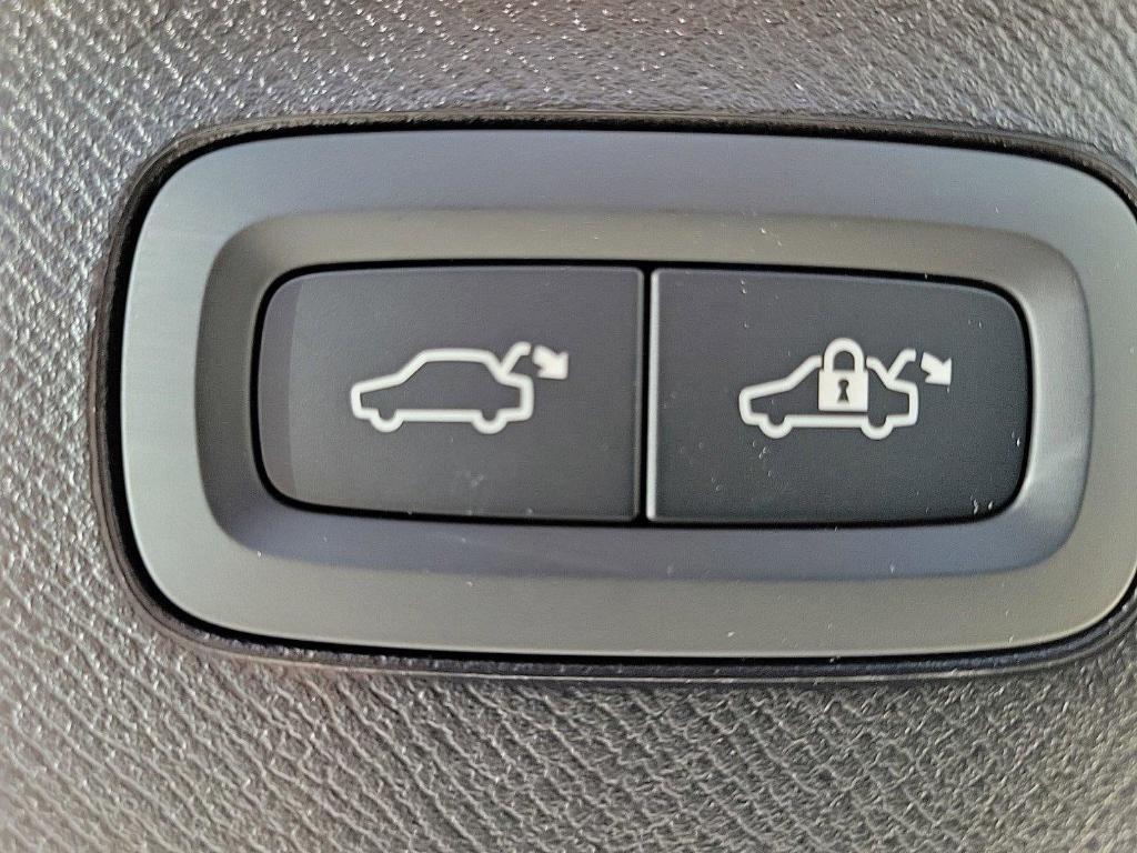 new 2025 Volvo XC90 Plug-In Hybrid car, priced at $77,193