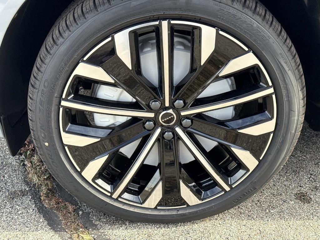 new 2026 Volvo XC60 Plug-In Hybrid car, priced at $75,235