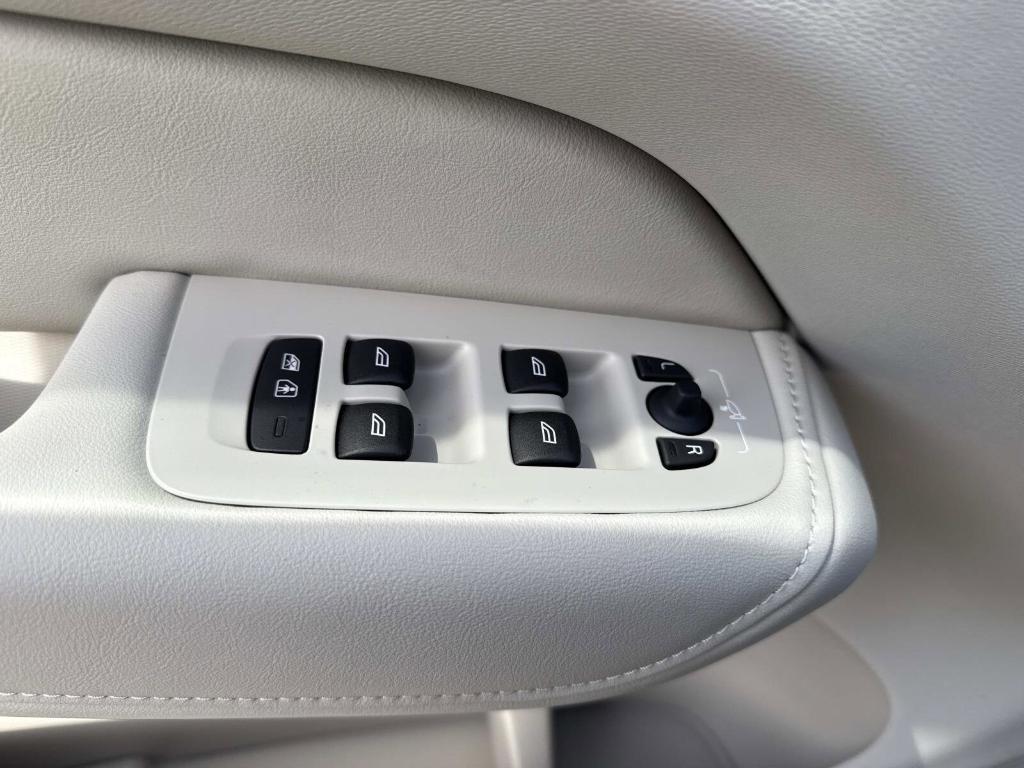 new 2026 Volvo XC60 Plug-In Hybrid car, priced at $75,235