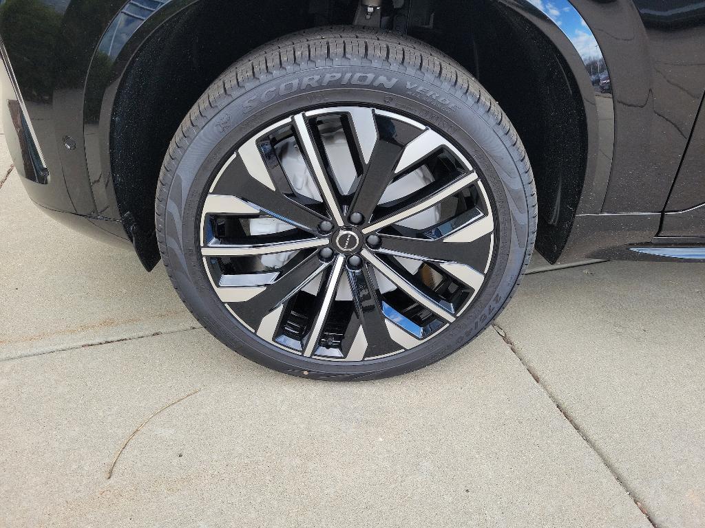 new 2025 Volvo XC90 car, priced at $66,445