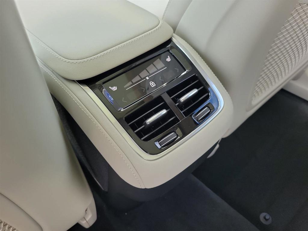 new 2025 Volvo XC90 car, priced at $81,595