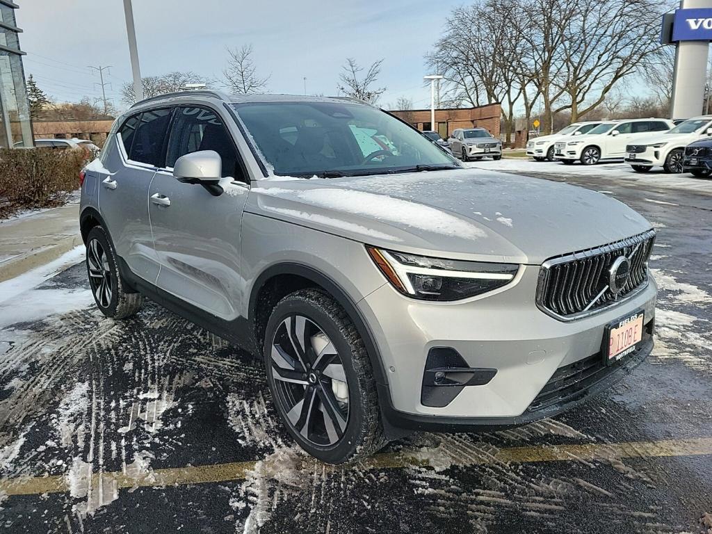 new 2025 Volvo XC40 car, priced at $50,375