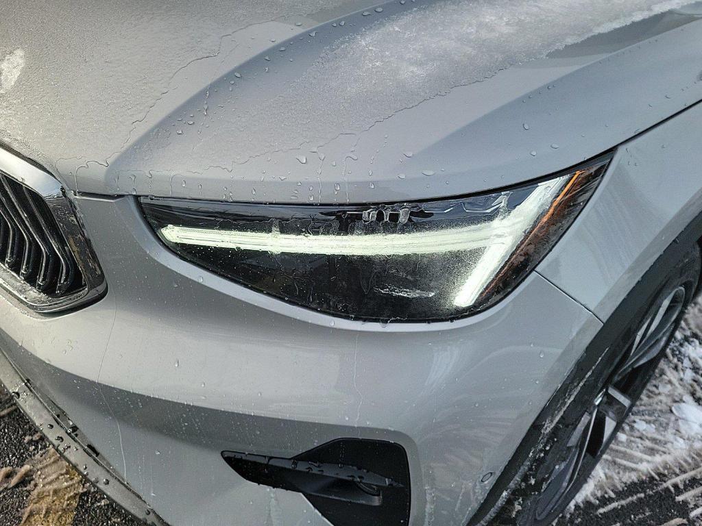new 2025 Volvo XC40 car, priced at $50,375