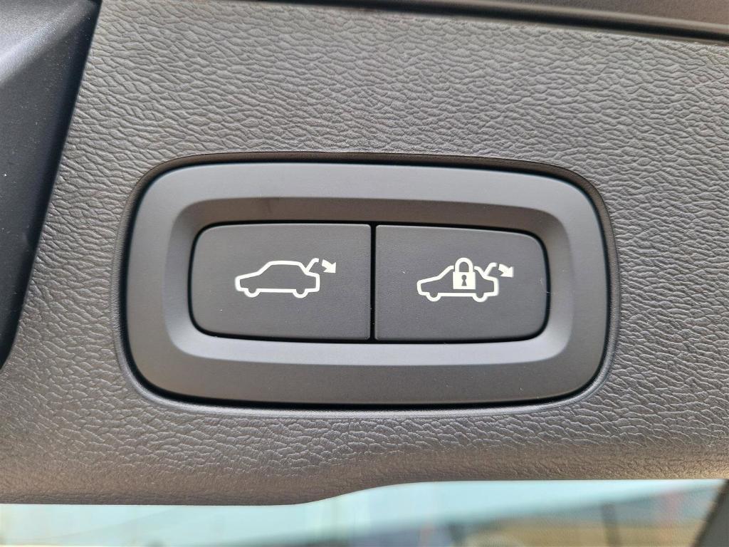 new 2025 Volvo XC60 Plug-In Hybrid car, priced at $65,865